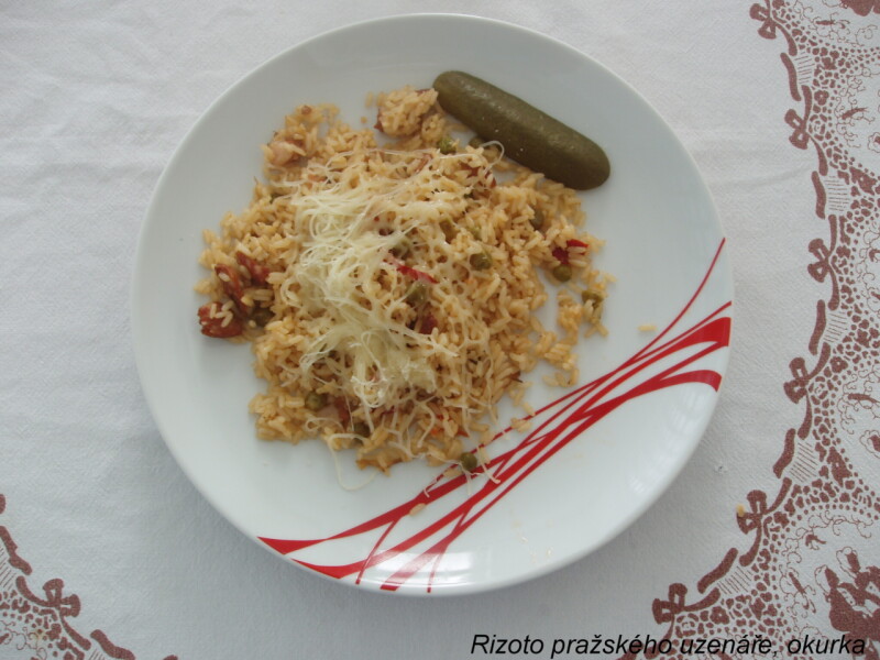 Rizoto pražského uzenáře, okurka